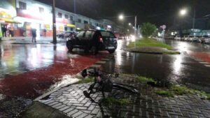 Ciclista fica ferido após ser atropelado por carro em Curitiba