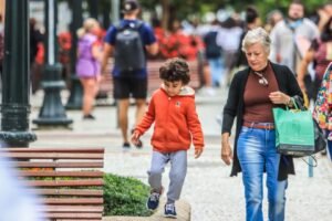 Saúde recomenda manter máscaras em ônibus e terminais e detalha novas regras em resolução