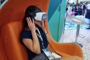 Startup de Curitiba cria óculos virtual que "transporta aluno para os EUA"; destaque do Smart City