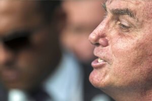 Bolsonaro ataca acordo entre WhatsApp e TSE para eleições e faz novas ameaças