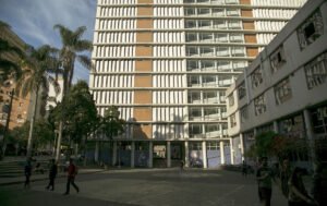 Concurso da UFPR pra nível técnico e superior tem salário de até R$ 4.180,66