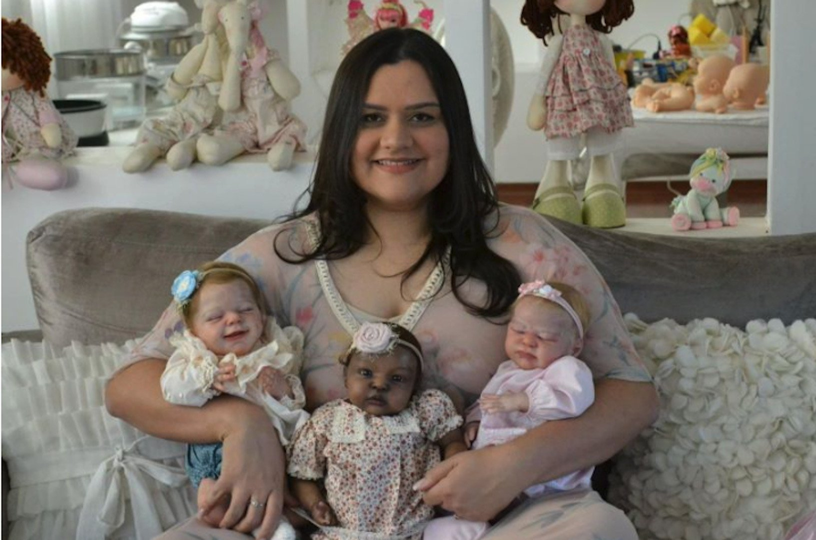 Mulher deixa emprego em multinacional e passa a confeccionar os chamados bebês reborn em Minas Gerais