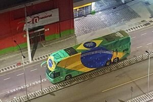 Ônibus de Luciano Hang é multado em Curitiba. “Um saco de multas”