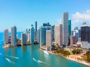 Parceria com Miami pode dar a Curitiba emissão de vistos e voo direto pros EUA