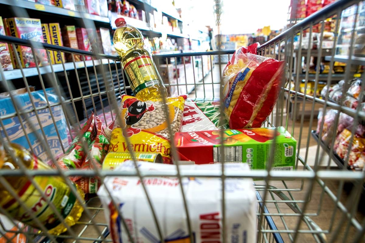 Preço de alimentos pode variar até 100% entre supermercados de Curitiba