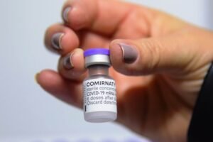 Reforço de Pfizer após Coronavac eleva proteção contra ômicron de 8% para 56%