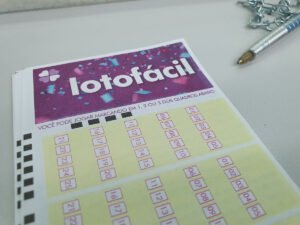 Resultado Lotofácil 2498: veja os números sorteados neste sábado