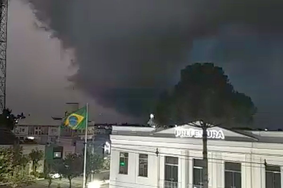 Tempestades se aproximam de Curitiba e Defesa Civil e Inmet emitem alerta