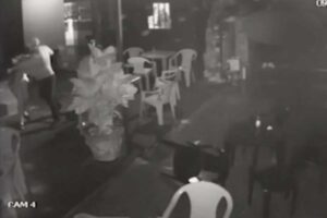 Vídeo: Homem invade boate, atira várias vezes e ainda agride mulher no Paraná
