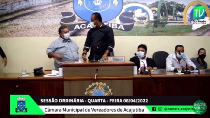 Vídeo: vereadores trocam agressões durante sessão em Acajutiba (BA)