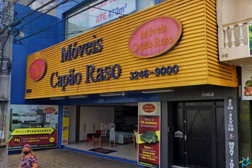 Tradicional loja de móveis de Curitiba fecha e faz promoção de estoque