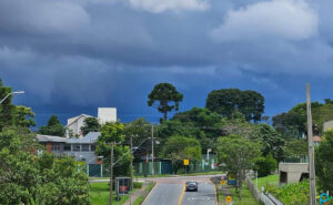 Curitiba em alerta laranja de temporal: PERIGO!