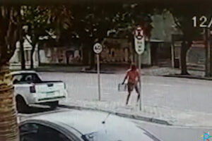 Zumbizão! Homem agride e aterroriza no Água Verde em Curitiba