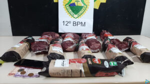 Casal é preso furtando mais de R$ 1 mil em carnes nobres de supermercado no Bigorrilho