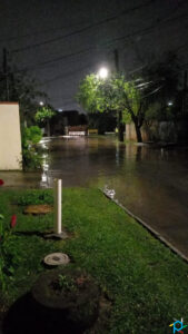 Chuva forte deixa diversas ruas alagadas na noite desta quinta feira em Curitiba