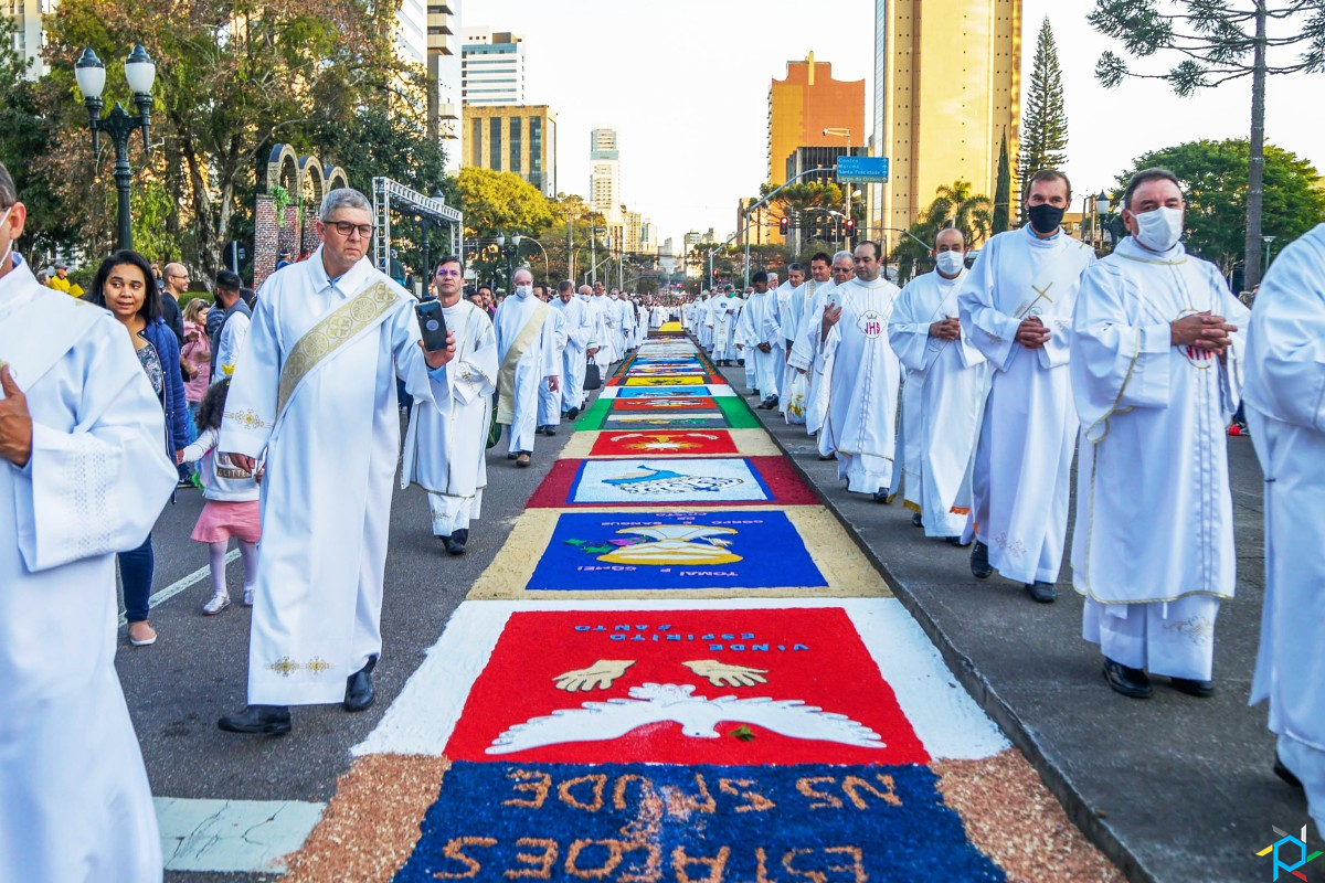 Corpus Christi em Curitiba terá tapetes, missa, shows e procissão