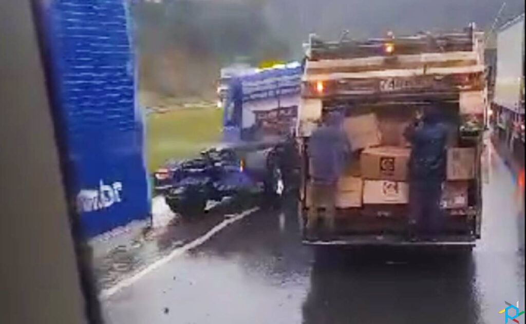 Vídeo flagra roubo de carga com caminhão de lixo na RMC