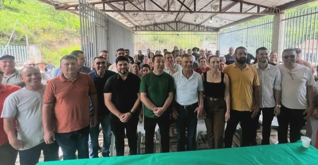 PREFEITO DE ITAPERUÇU GARANTE AVANÇO NA PAVIMENTAÇÃO ENTRE BREJAL E AÇUNGUI.