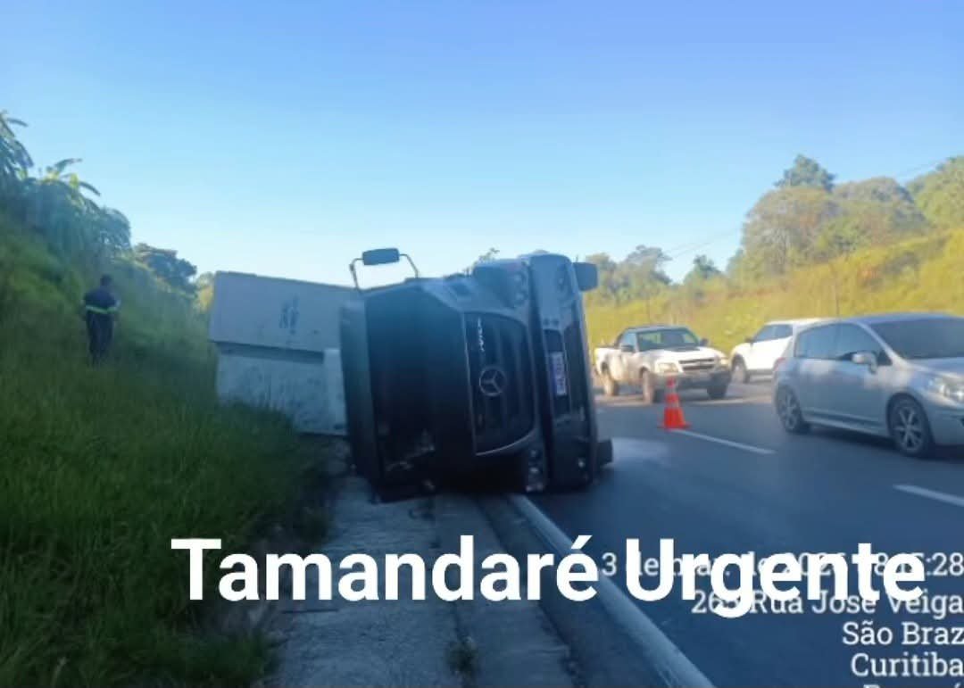 DOIS ACIDENTES DEIXAM TRÂNSITO LENTO NO CONTORNO NORTE, EM CURITIBA.