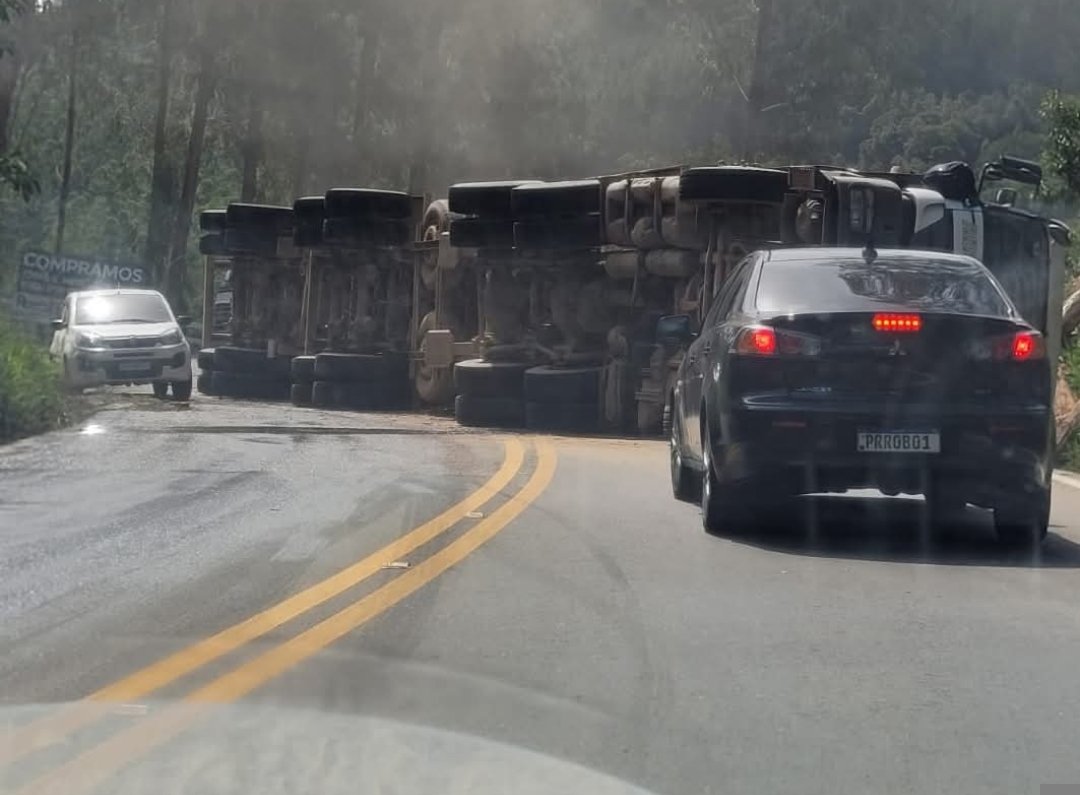 CARRETA TOMBA NA ESTRADA DO CERRO AZUL