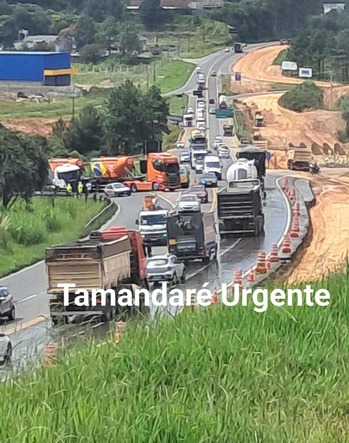 OBRAS E POSSÍVEL ACIDENTE DEIXAM TRÂNSITO CAÓTICO NO CONTORNO NORTE