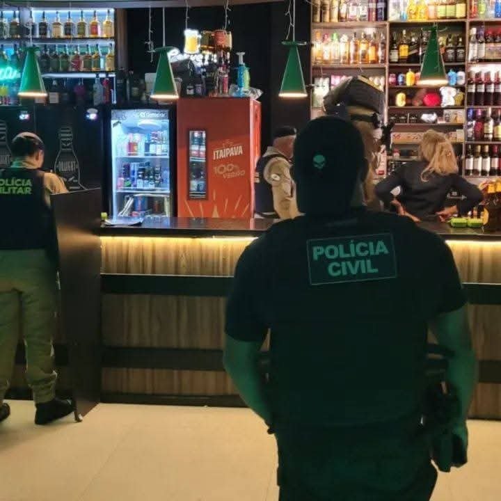 POLÍCIA  REALIZA  OPERAÇÃO  DE FISCALIZAÇÃO  EM ITAPERUÇU