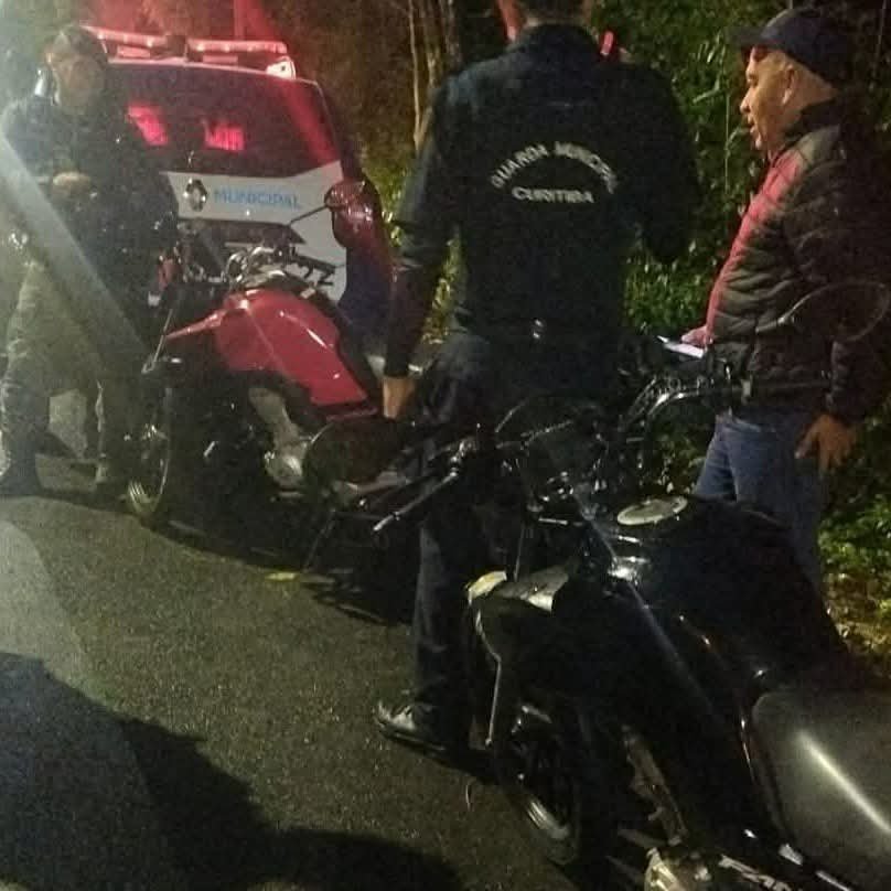 GUARDA MUNICIPAL DESCOBRE “CEMITÉRIO” DE MOTOS ROUBADAS NA ENTRADA DO ZOOLÓGICO DE CURITIBA.