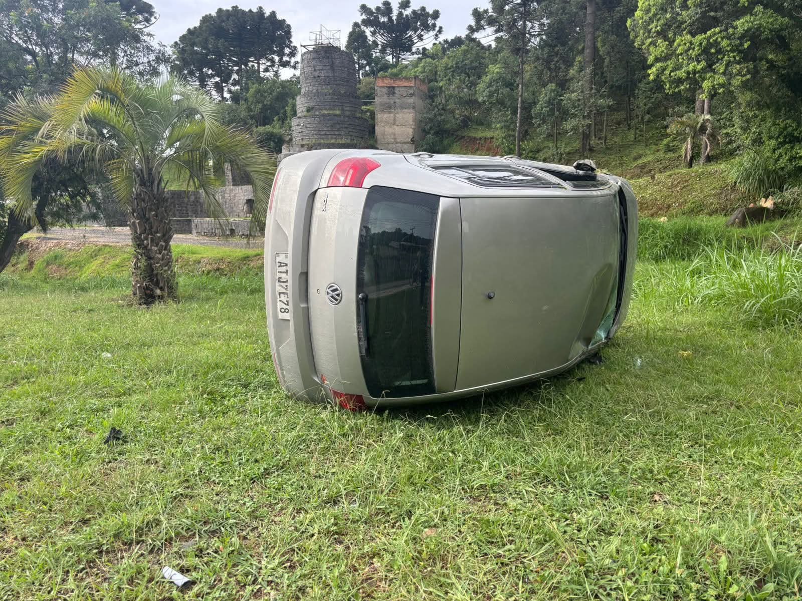 CAPOTAMENTO NA RODOVIA DOS MINÉRIOS EM RIO BRANCO DO SUL.