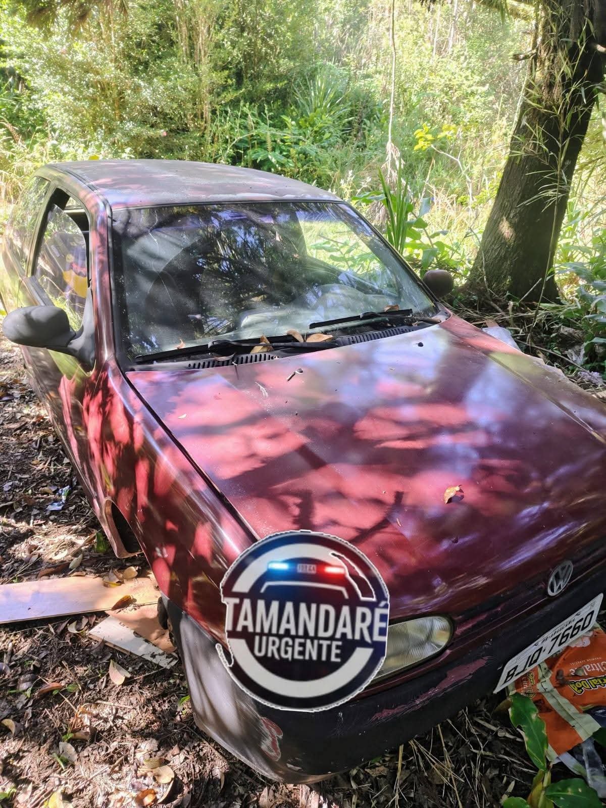 CARRO USADO EM CRIMES É ENCONTRADO INCENDIADO PRÓXIMO AO CONTORNO NORTE, EM ALMIRANTE TAMANDARÉ