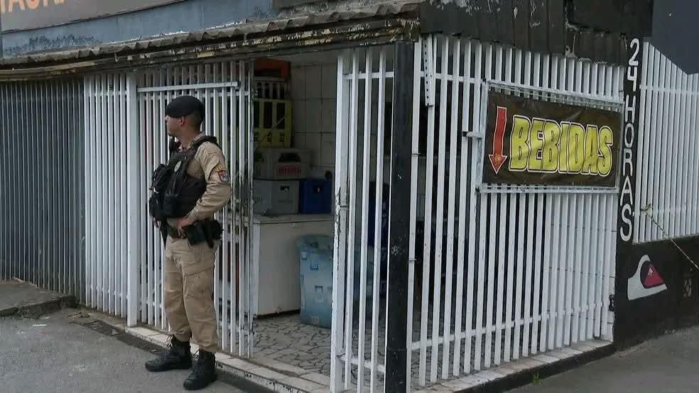 MULHER TENTA SE ESCONDER EM BANHEIRO DURANTE ATAQUE A TIROS EM BAR DE CURITIBA.