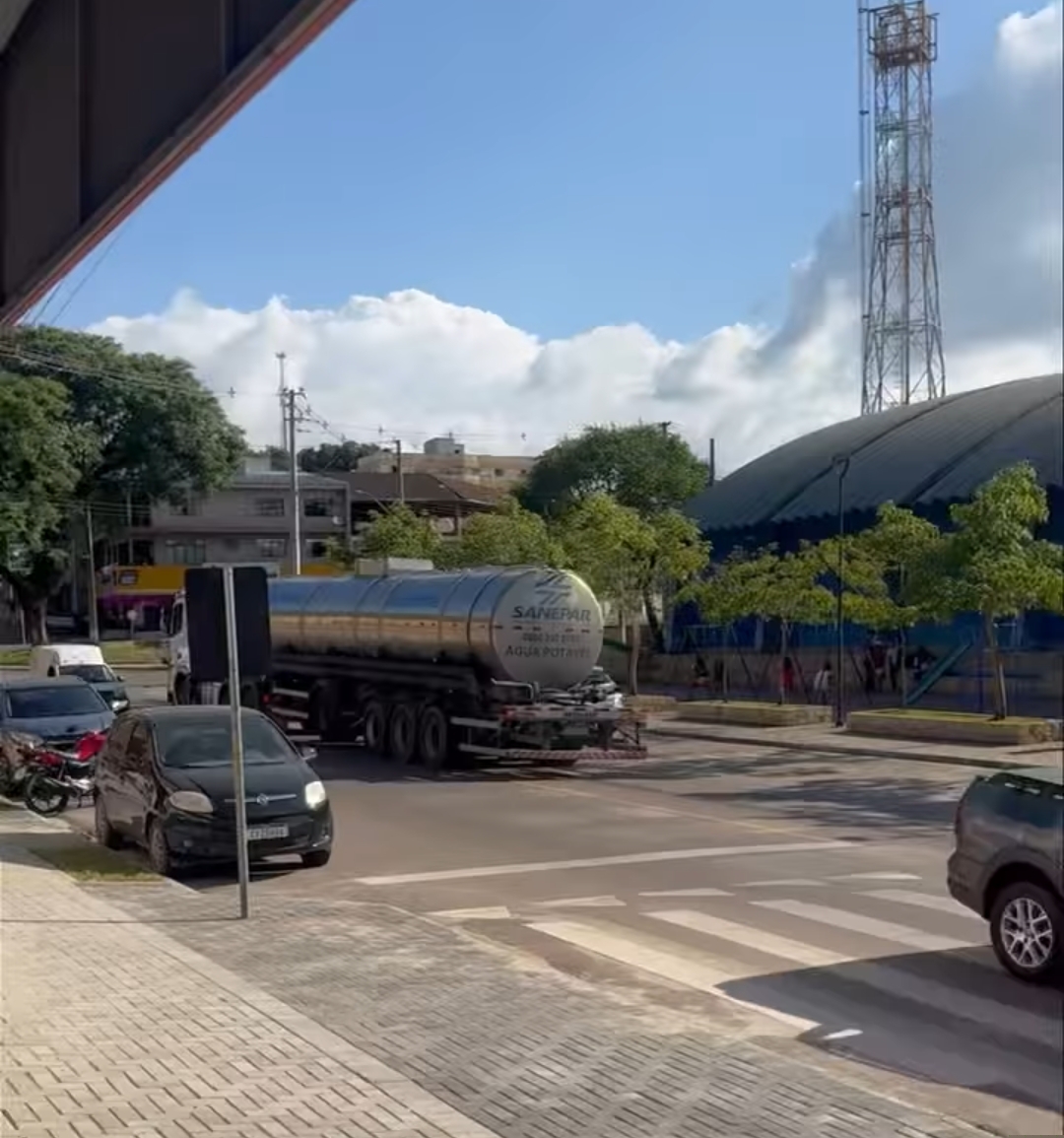 POPULAÇÃO DE RIO BRANCO SOFRE COM FALTA DE ÁGUA E COBRA SOLUÇÃO URGENTE
