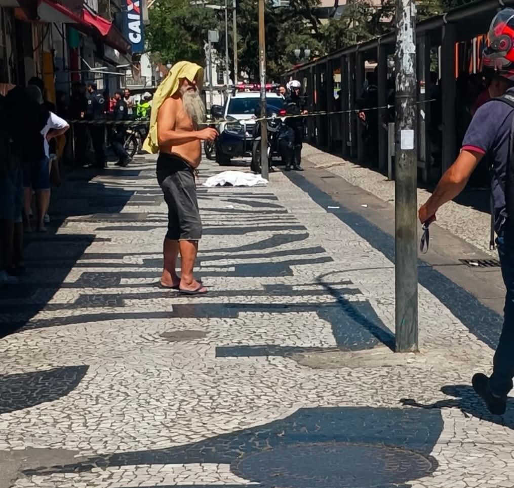 HOMEM É MORTO A FACADAS NO CENTRO DE CURITIBA
