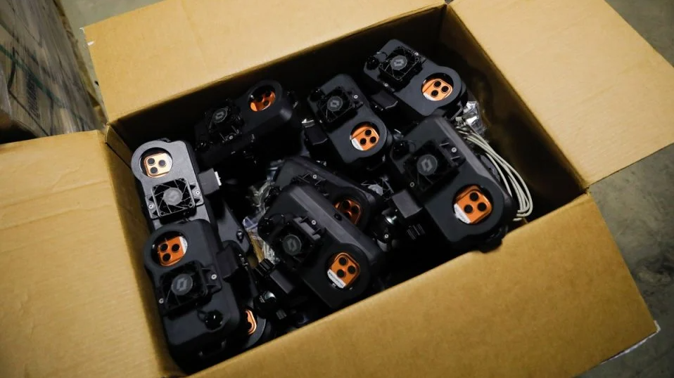 COM 30 IPHONES, ESTÁDIOS DE ATHLETICO E CORITIBA INICIAM INSTALAÇÃO DE IMPEDIMENTO SEMIAUTOMÁTICO.