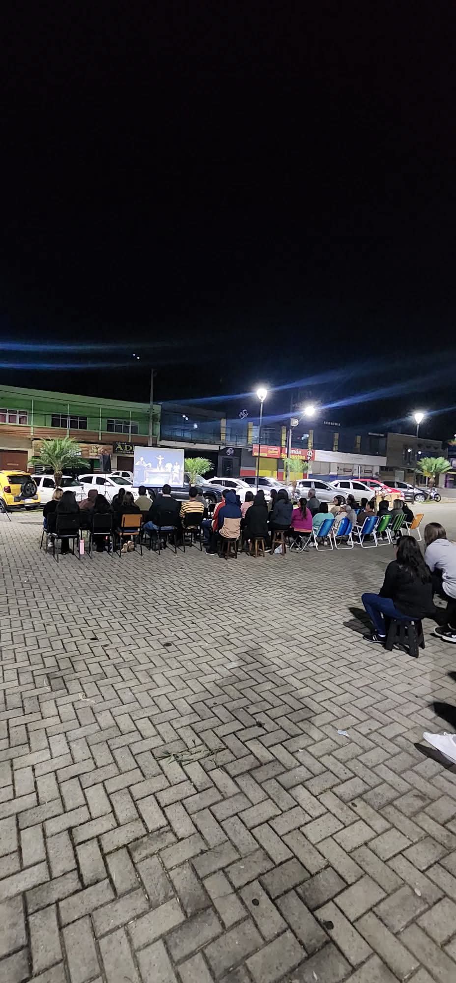 CATÓLICOS DE RIO BRANCO SE REÚNEM ÀS 4H DA MANHÃ PARA REZAR O ROSÁRIO COM FREI GILSON.