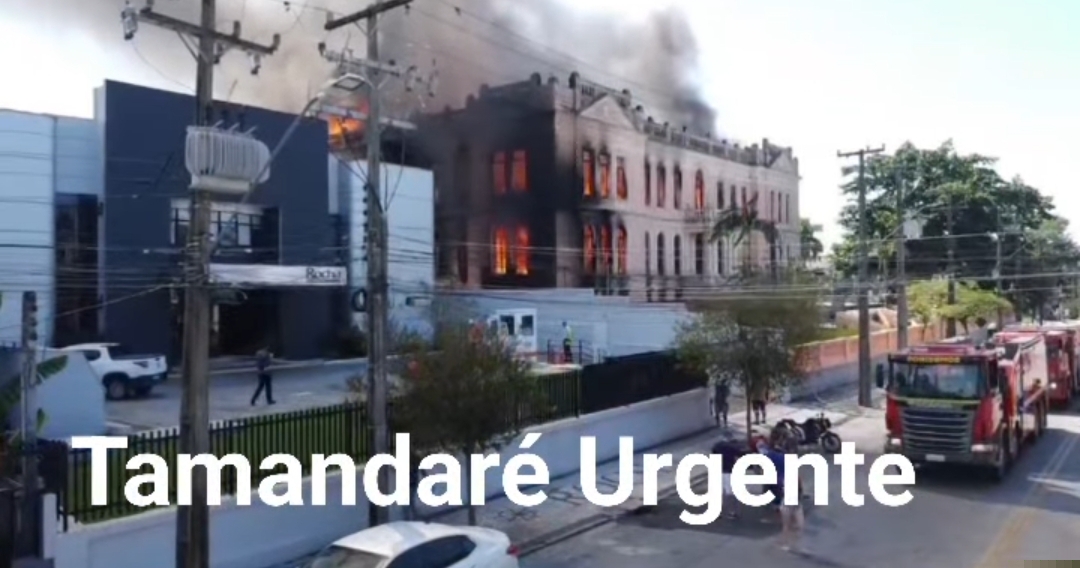 INCÊNDIO DE GRANDES PROPORÇÕES ATINGE INSTITUTO DE EDUCAÇÃO EM PARANAGUÁ
