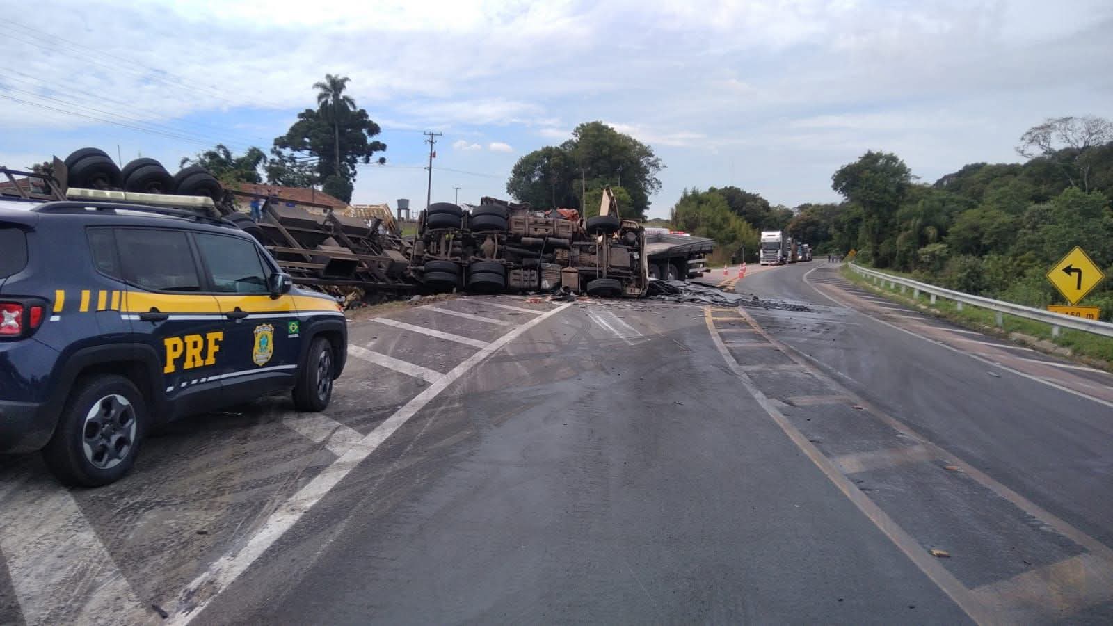 GRAVE ACIDENTE NA BR-476 TERMINA COM DUAS MORTES NA REGIÃO ENTRE LAPA E CONTENDA