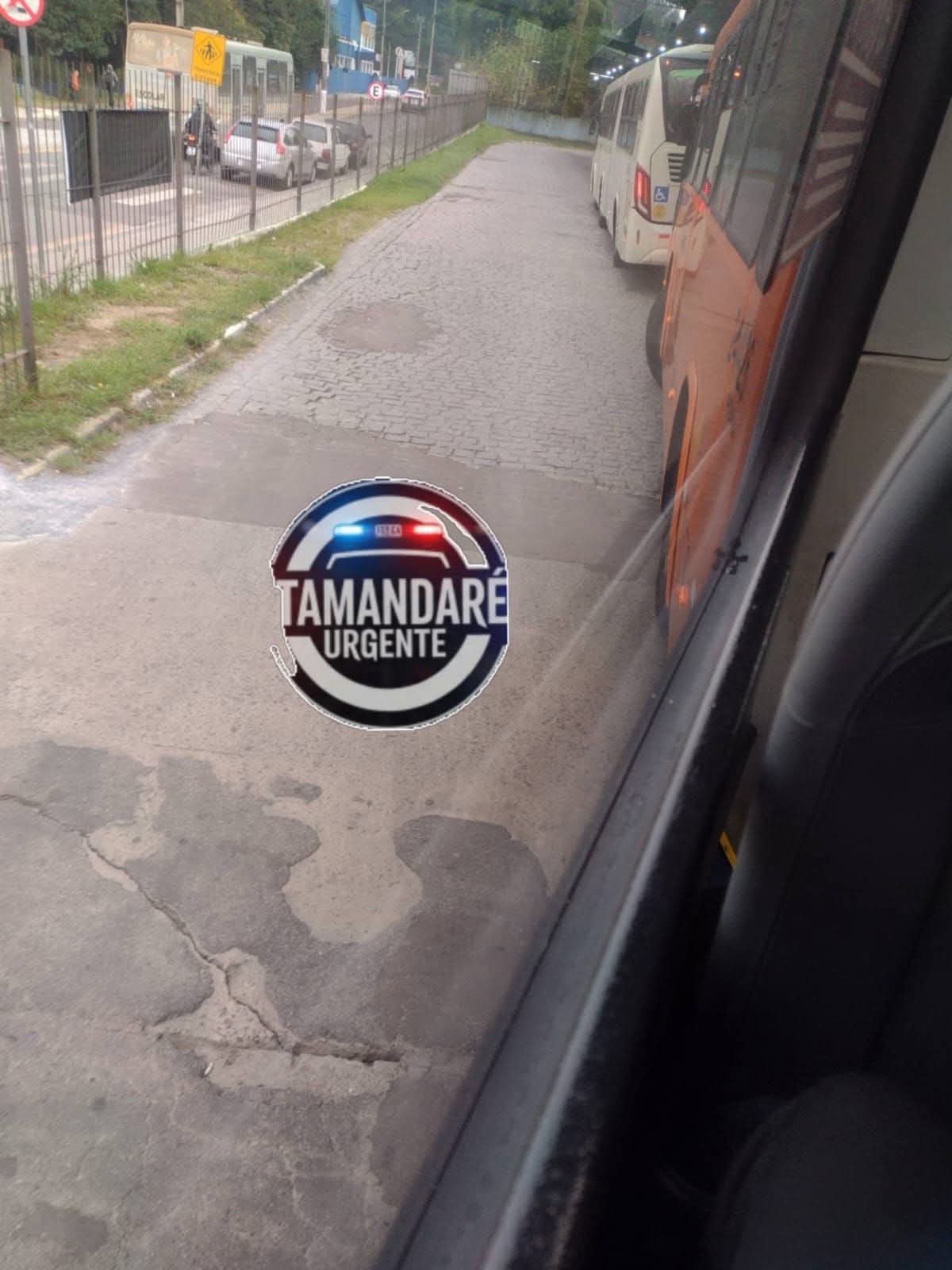 PASSAGEIROS RECLAMAM DE ATRASOS E FALHAS NO TRANSPORTE NA LINHA TAMANDARÉ–CABRAL