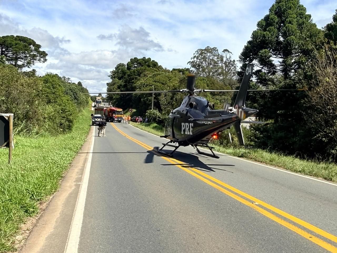 AERONAVE DA PRF REALIZA RESGATE AEROMÉDICO NA ESTRADA DA RIBEIRA EM COLOMBO.
