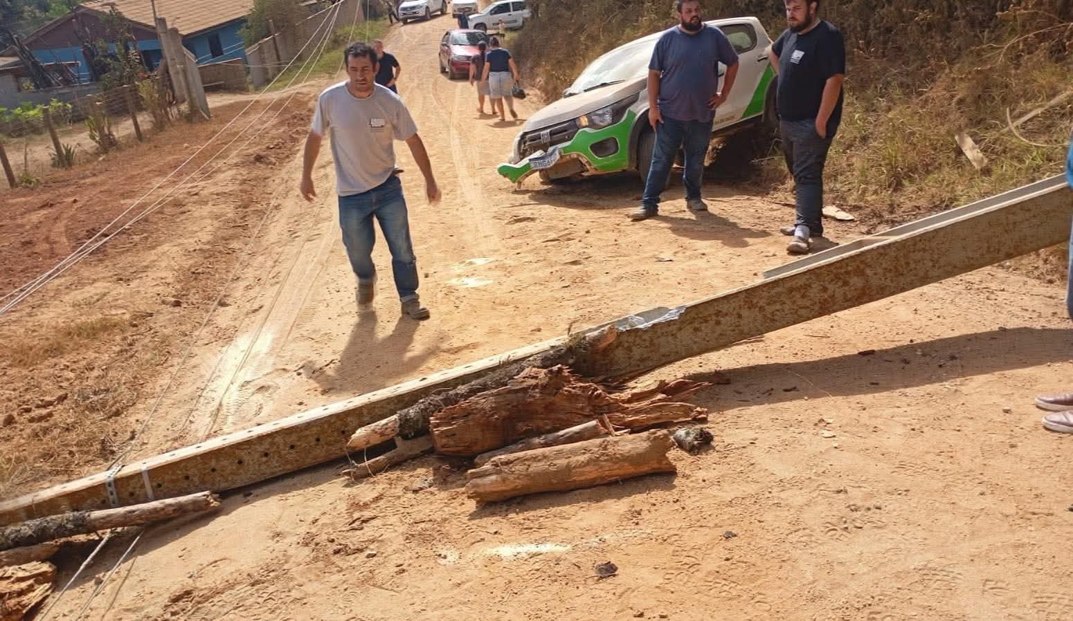 ACIDENTE NO INTERIOR DE ITAPERUÇU.