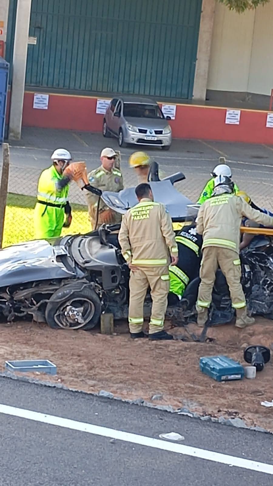 MOTORISTA MORRE APÓS CAPOTAMENTO NO CONTORNO NORTE, EM CURITIBA