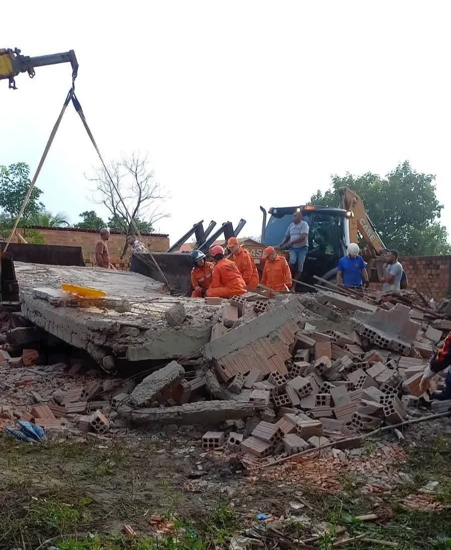 MÃE GRÁVIDA E DOIS FILHOS MORREM APÓS DESABAMENTO DE CASA.