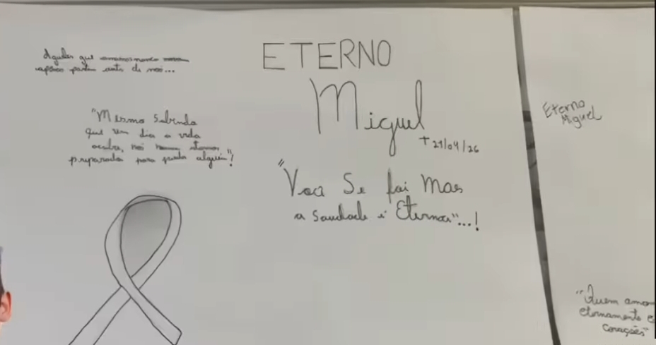 ESTUDANTES PRESTAM HOMENAGEM AO MIGUEL VÍTIMA DA TRAGÉDIA NO RIO RIBEIRA.