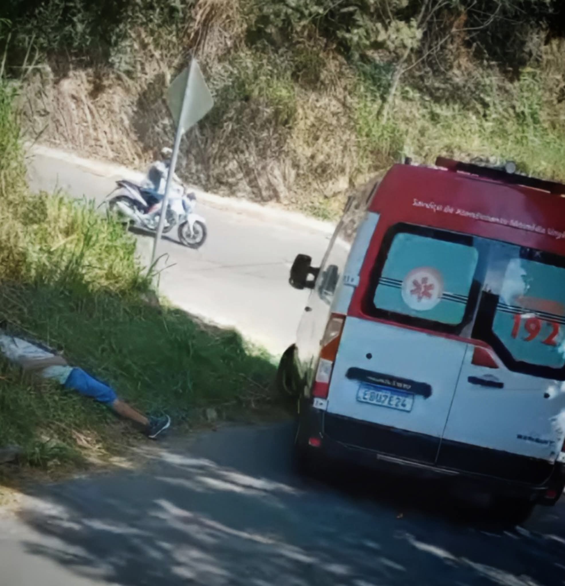 HOMEM QUE SOFRE COM ALCOOLISMO É SOCORRIDO APÓS SER ENCONTRADO CAÍDO EM RIO BRANCO DO SUL.