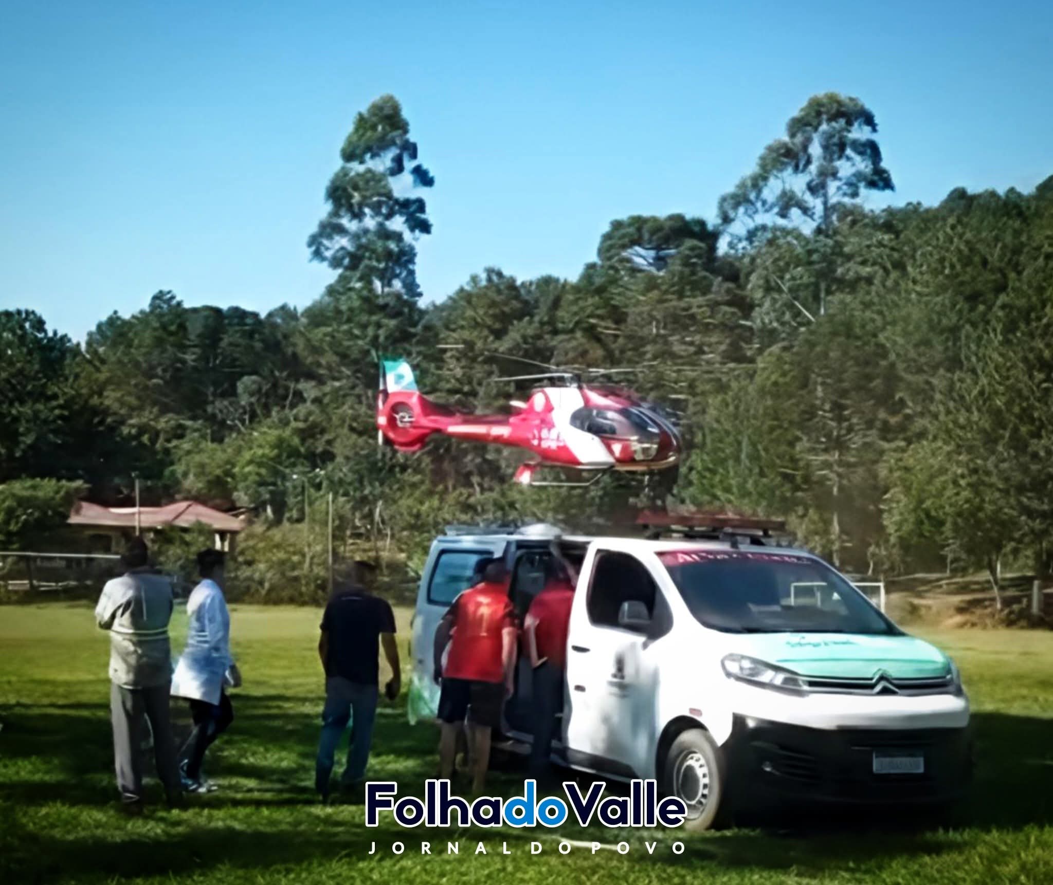 HELICÓPTERO REALIZA RESGATE DE TRABALHADOR ATINGIDO POR TORA NO INTERIOR DE ITAPERUÇU.