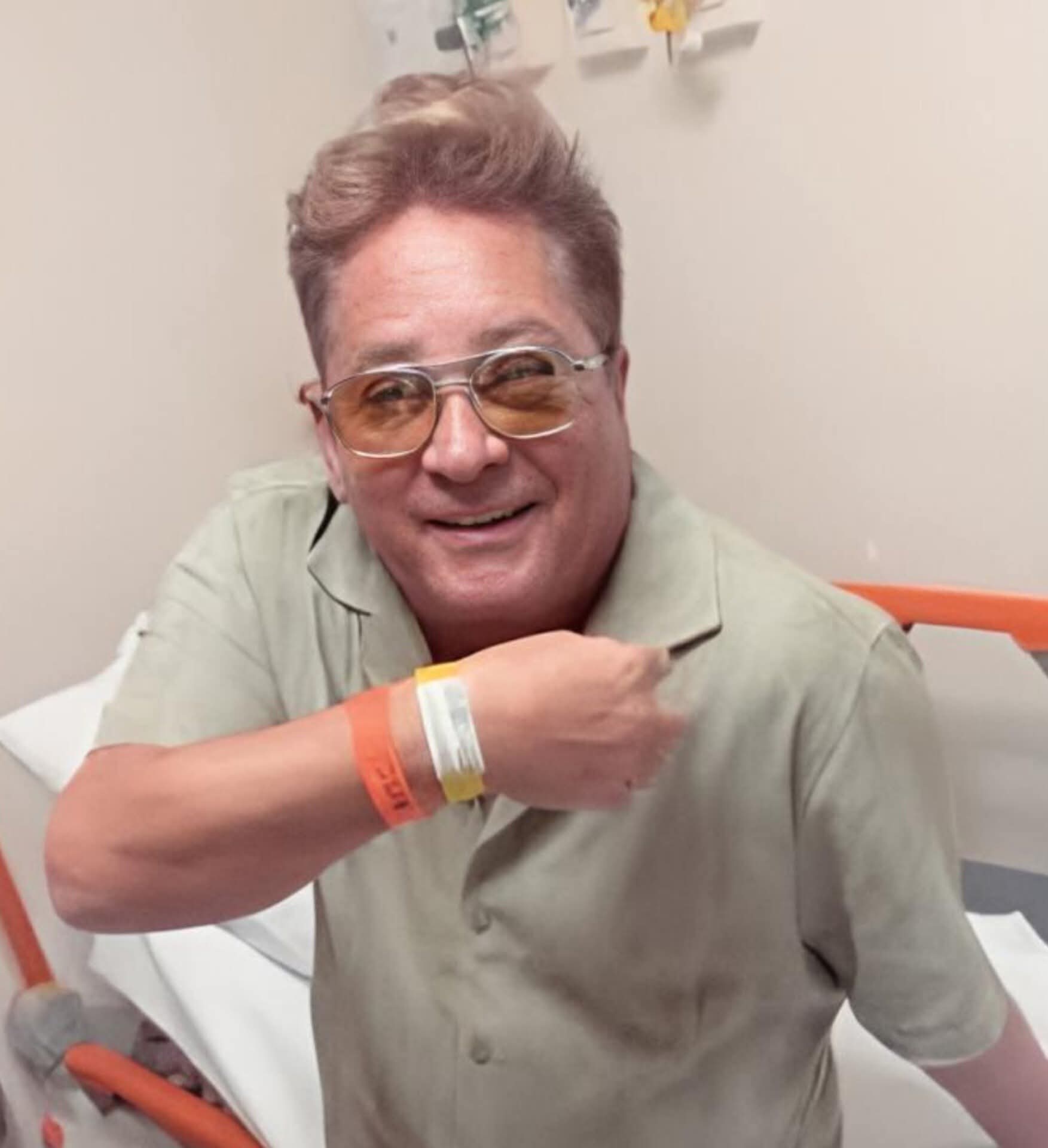 CANTOR LEONARDO SOFRE ACIDENTE E VAI PARAR NO HOSPITAL ANTES DE SHOW NO PARANÁ.