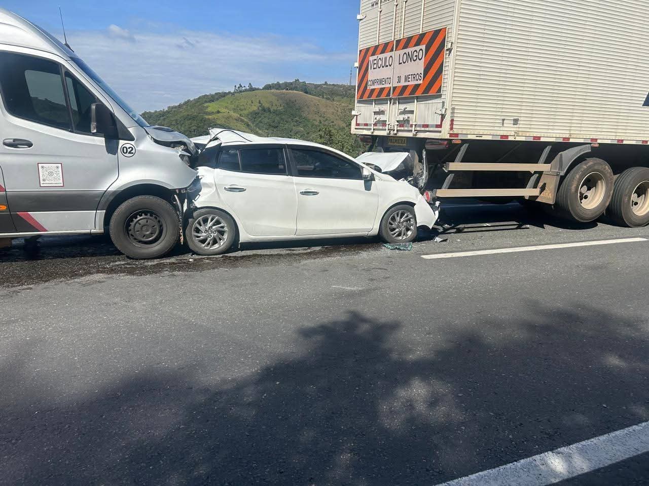 ENGAVETAMENTO ENTRE QUATRO VEÍCULOS CAUSA FILA NA BR-277 EM BALSA NOVA