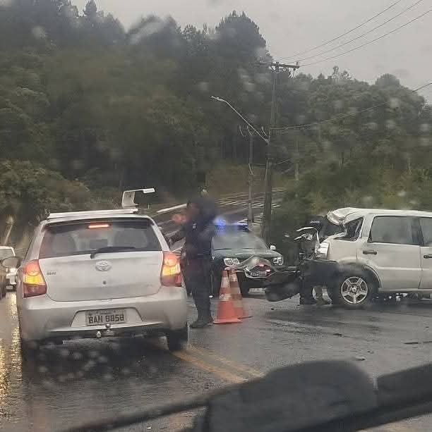 ACIDENTE MOBILIZA GUARDA MUNICIPAL E SAMU NA PR-090 EM CAMPO MAGRO.