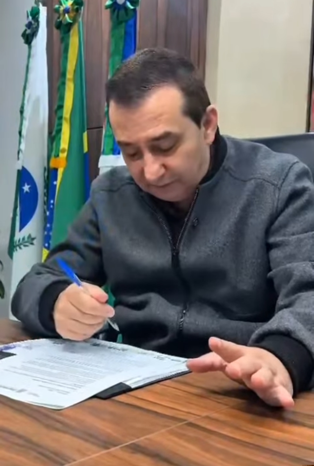 PREFEITO DE ITAPERUÇU COBRA SOLUÇÃO DA SANEPAR PARA FALTA DE ÁGUA E SUJEIRA NAS TORNEIRAS
