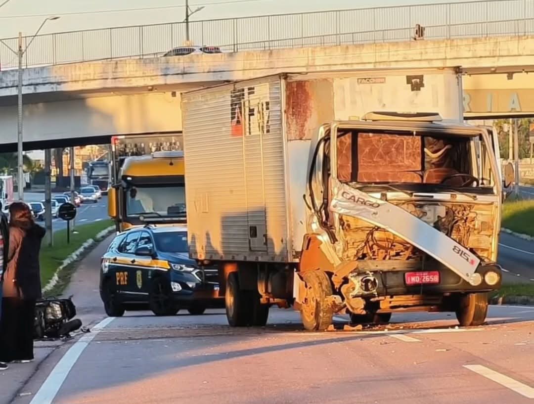 MORTE DE MOTOCICLISTA EM COLISÃO FRONTAL NA RODOVIA DO XISTO EM ARAUCÁRIA.