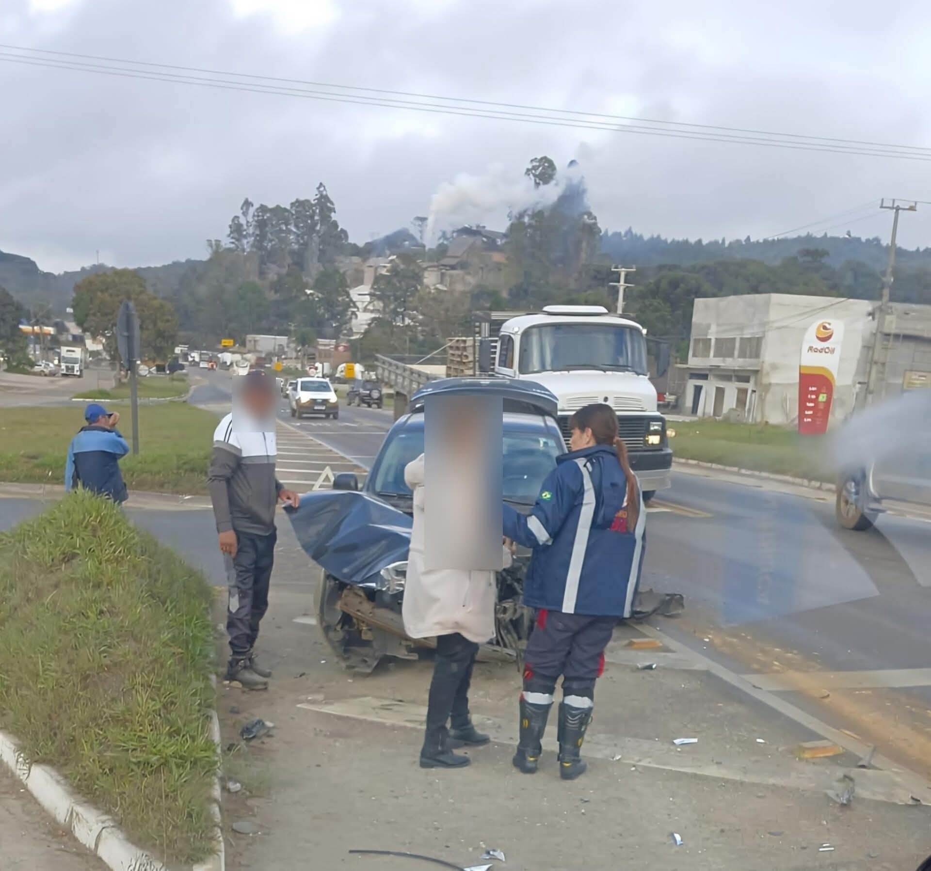 VIATURA DO SAMU SE DEPARA COM ACIDENTE NA RODOVIA DOS MINÉRIOS